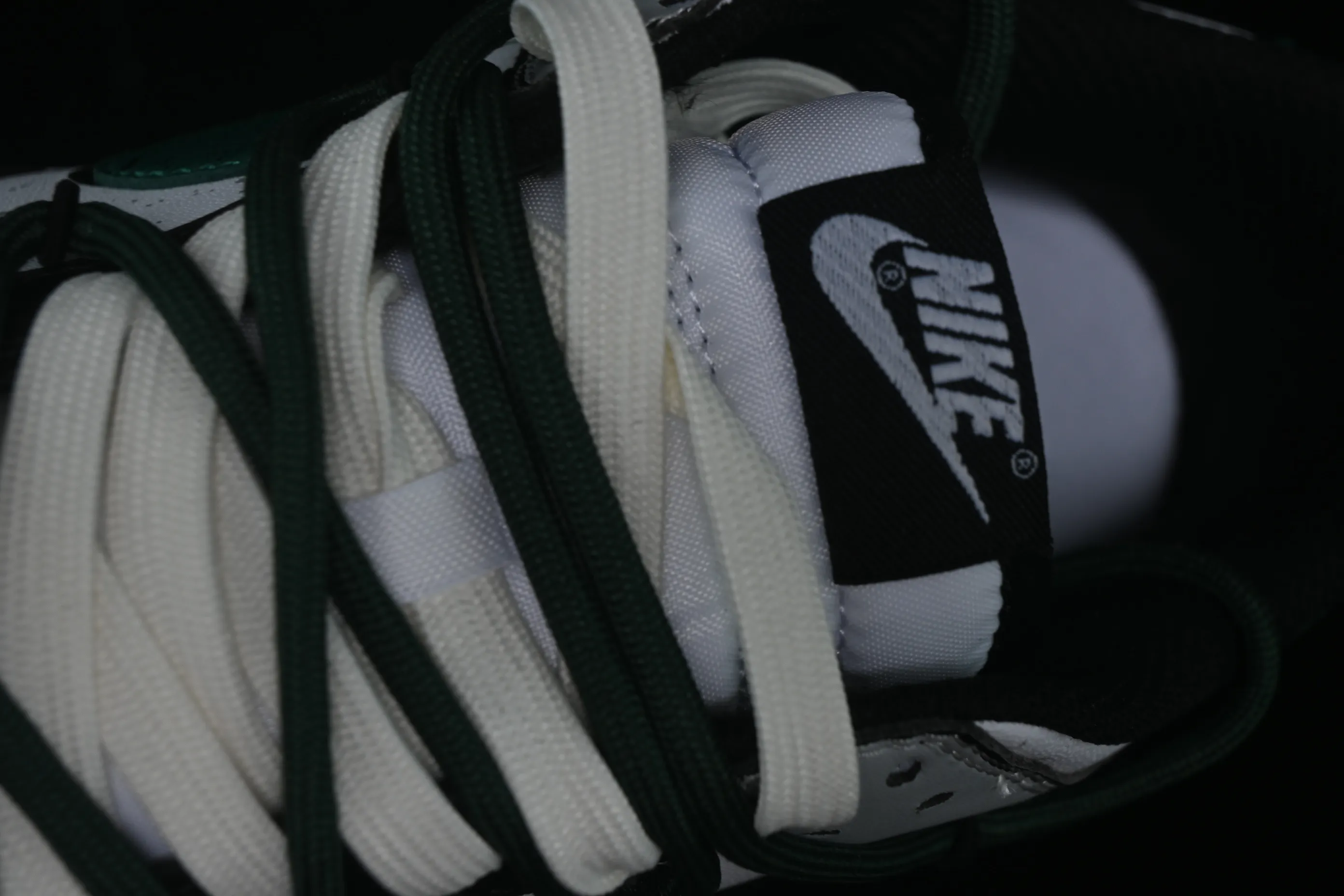 All categories Nk SB Dunk series Nk SB Dunk Low low-top sneakers Nike SB Dunk Low white and green strap low-top casual sneakers DD1391-100